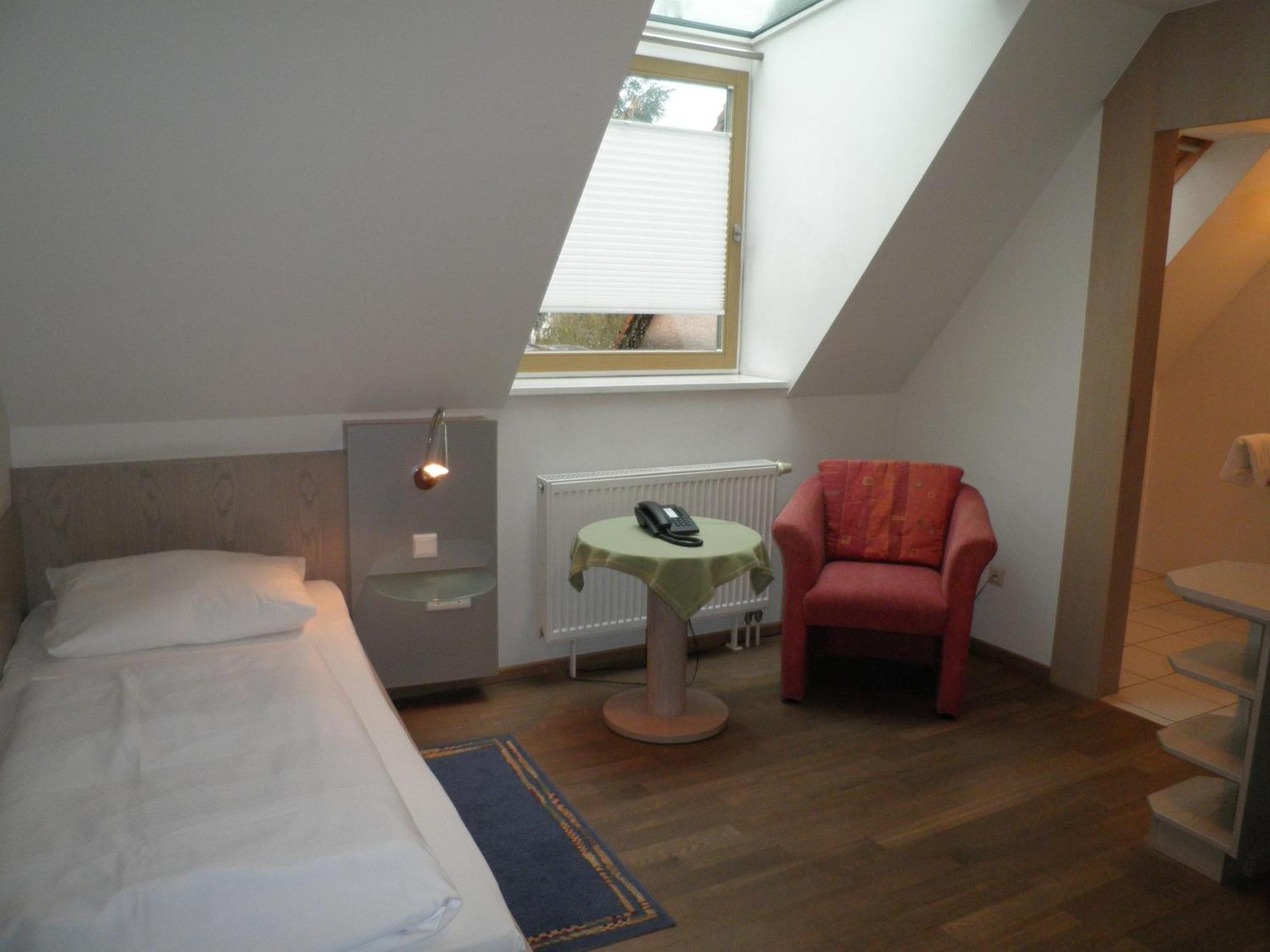 Hotel Und Gasthof Ritter St. Georg Erlangen Exterior foto